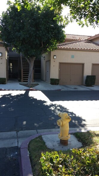 Building Photo - 10 Abrigo