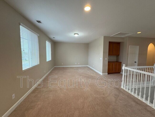 Building Photo - 3116 W Buena Vista Ave