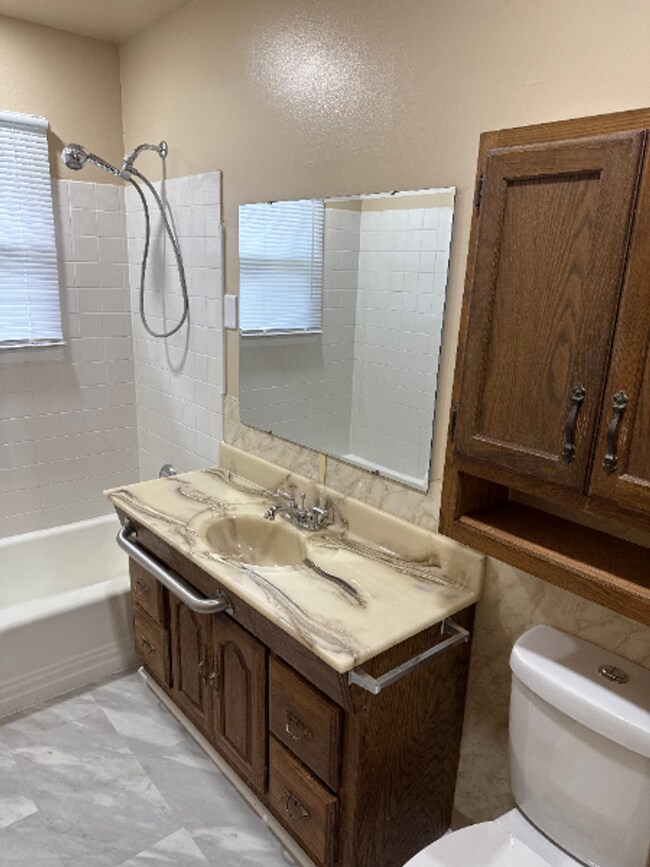 Building Photo - Nice 3-4 Br, 2 Bath Ranch style home, fenced in yard, garage, patio, full basement