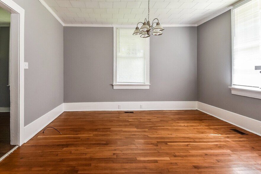 Building Photo - 204 S Adair St