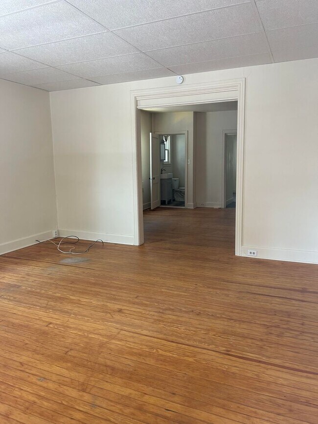 Building Photo - 214 S Catherine St