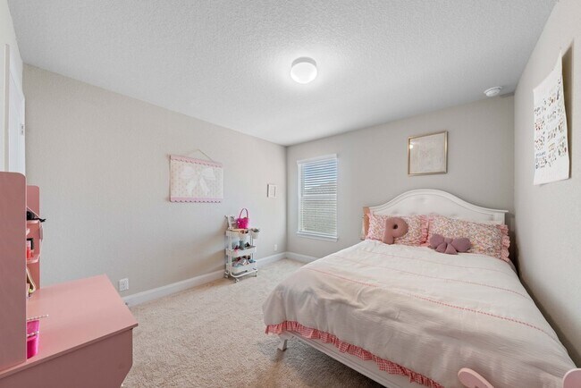 Building Photo - Spacious 4-Bed Oasis with Pool Access & Modern Upgrades in New Braunfels