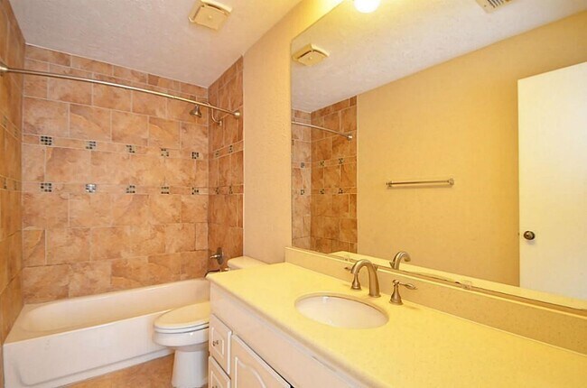 Building Photo - 3130 Frontier Dr