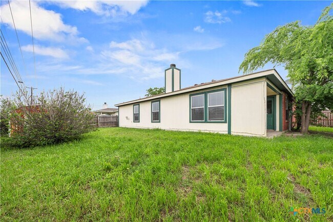 Building Photo - 1706 Bristol Dr