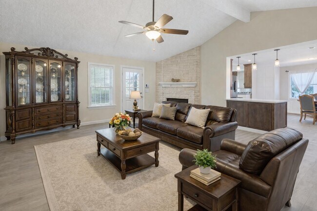 Building Photo - 15815 Crystal Grove Dr