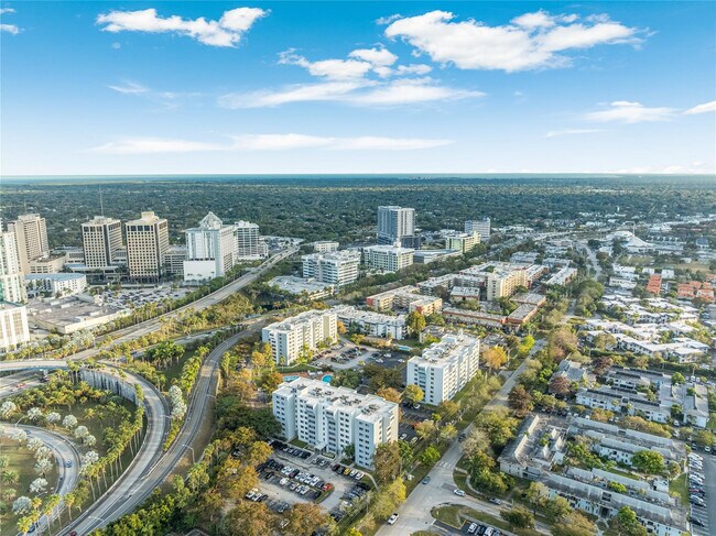 Building Photo - 9001 SW 77th Ave