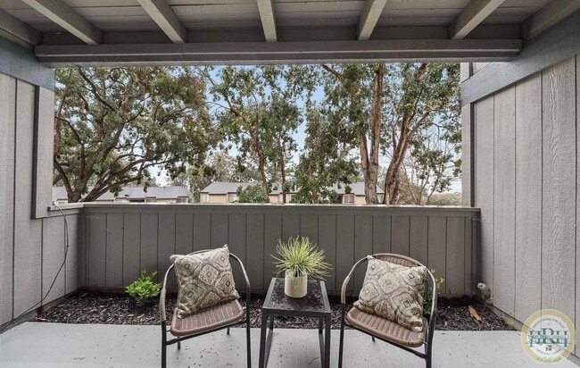 Building Photo - Fully Updated 2 BR | 1 BA Condo in Vallejo