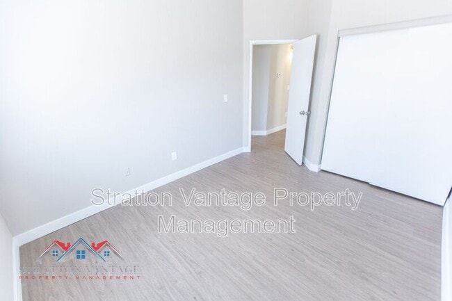 Building Photo - 1915 S 39th St