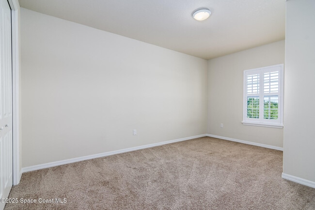 Building Photo - 3325 Sedge Dr