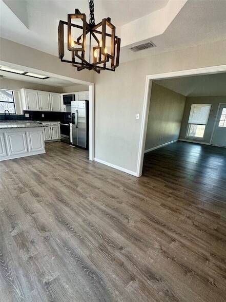 Building Photo - 127 Lori Dr