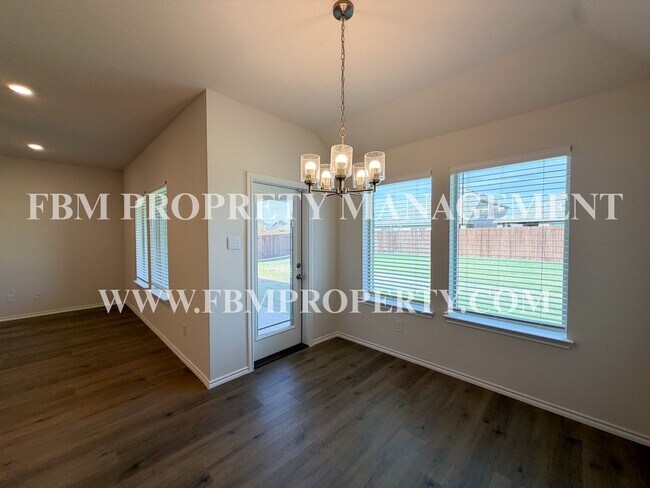 Building Photo - 369 Thoroughbred St