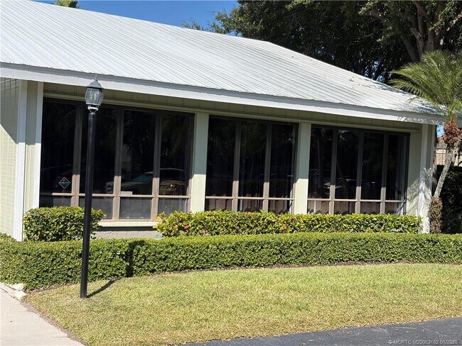 Building Photo - 800 NW Fork Rd