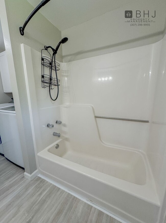 Building Photo - Dog Friendly 2 bed/ 1 bath HOUSE for Rent!