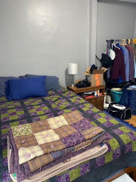 Building Photo - 15 E 10th St