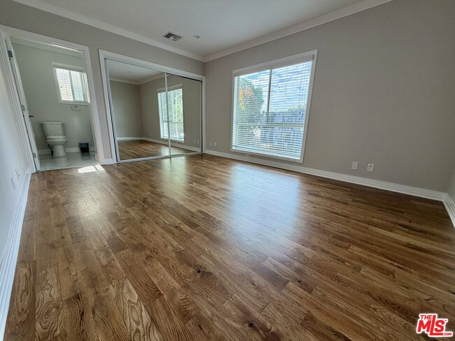 Building Photo - 812 N Alfred St