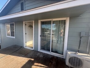 Building Photo - R8700A