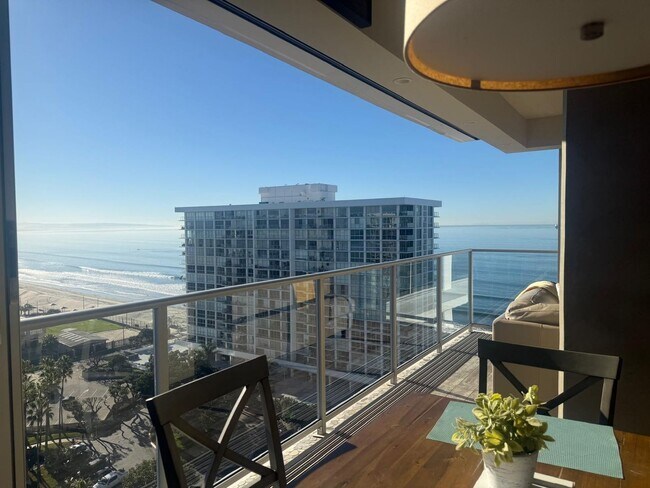 Building Photo - 1810 Avenida Del Mundo