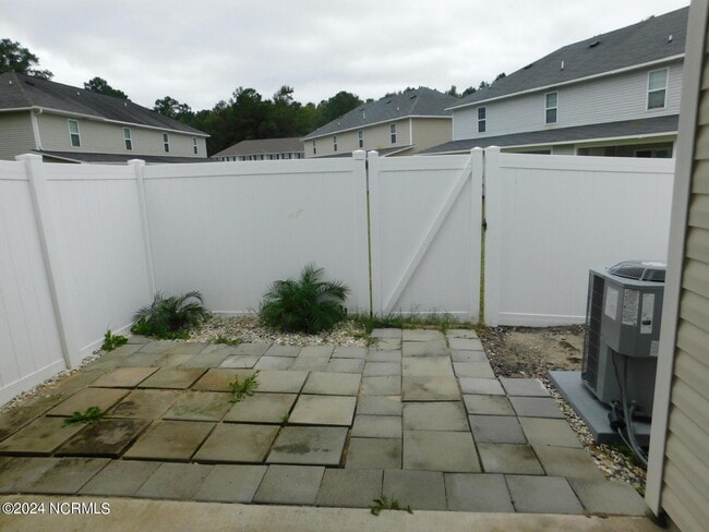 Building Photo - 108 Meadow Way