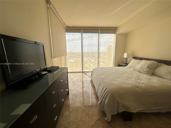 Building Photo - 1800 S Ocean Dr