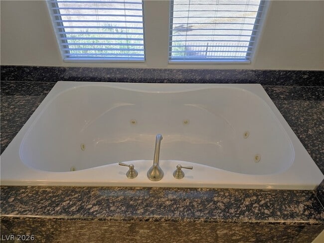 Building Photo - 927 Via Canale Dr