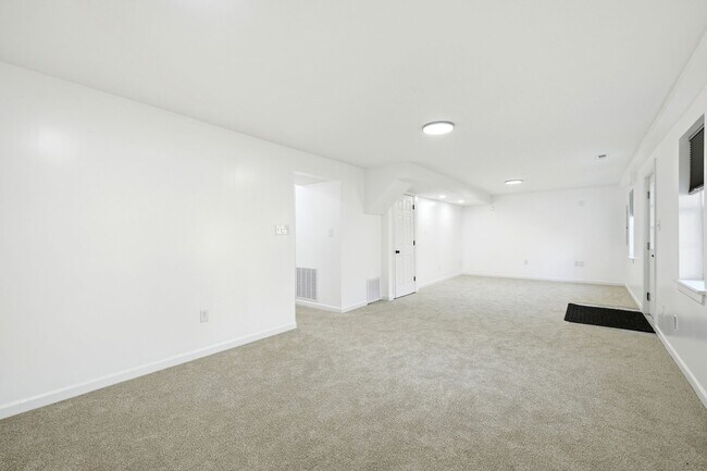 Building Photo - 1600 Old Brook Rd