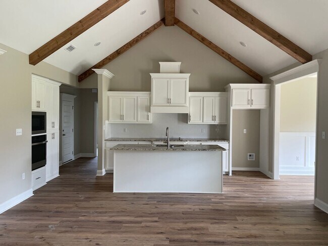 Building Photo - 4 Bedroom/3.5 Bath Home in North Lowndes C...