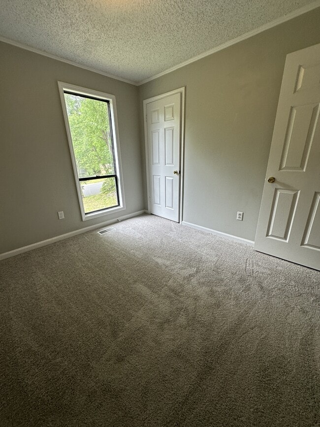 Building Photo - Great 3 bedroom 2 bath ranch home! AVAILABLE NOW!