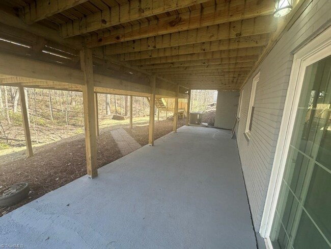 Building Photo - 1165 Lazyboy Ln