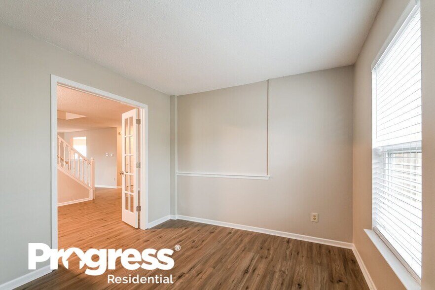 Building Photo - 10392 Split Rock Way