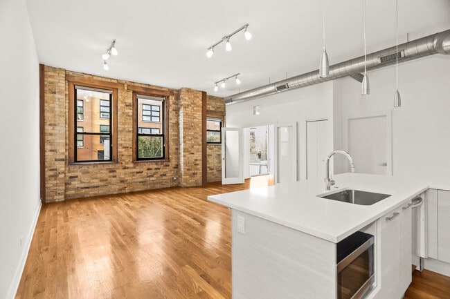 Building Photo - 1755 N Damen Ave