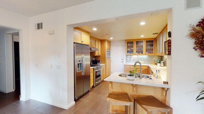Building Photo - Beautiful Mediterranean-style Livermore Condo!