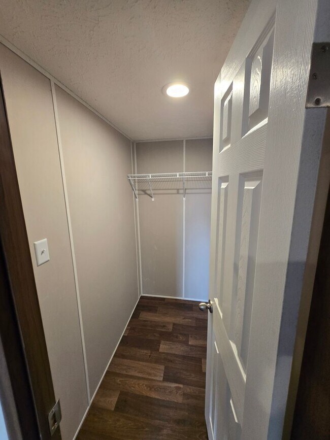 Building Photo - For Rent: Beautiful 3 Bedroom, 2 Bathroom Home