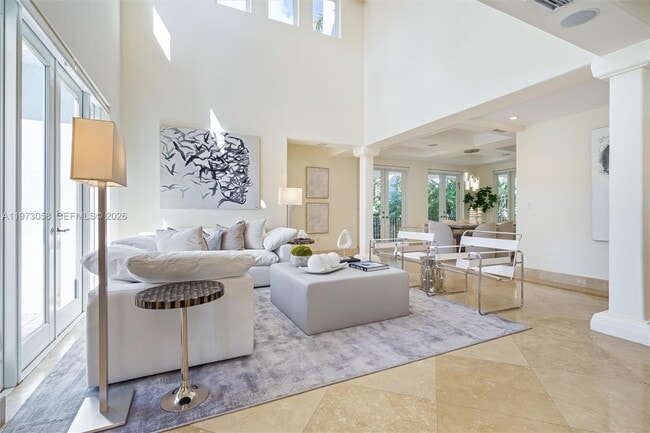 Building Photo - 541 S Mashta Dr