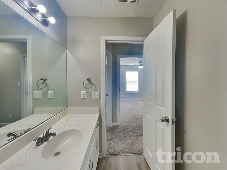 Building Photo - 629 Wolfchase Dr