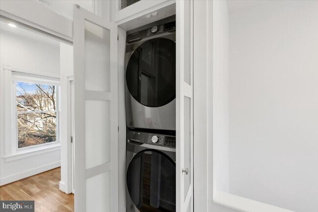 Building Photo - 3169 18th St NW