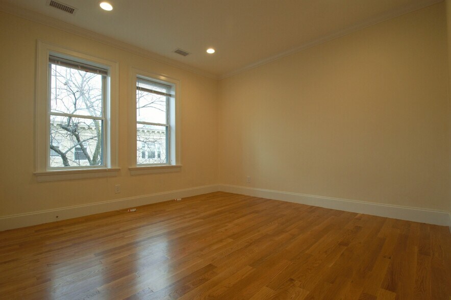 Building Photo - 74 Browne St