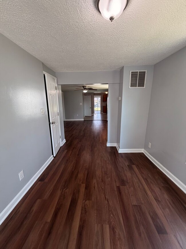 Building Photo - 1803 Homberg Ave