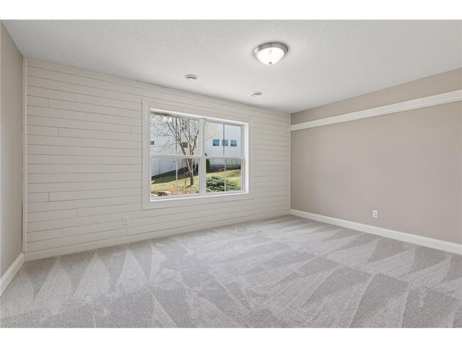 Building Photo - 16588 E Lake Dr