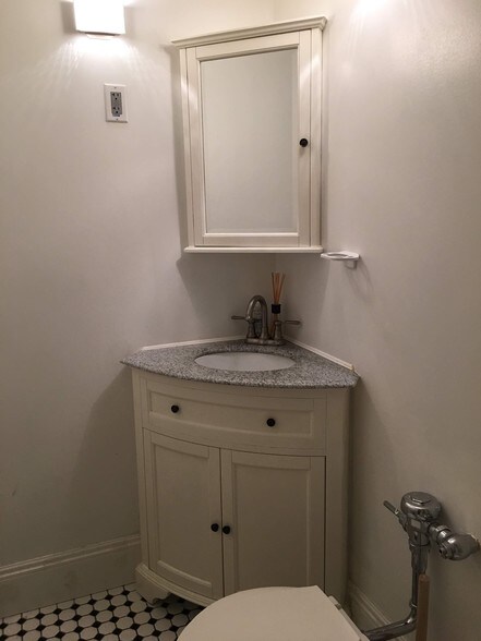 Vanity - 160 72nd St