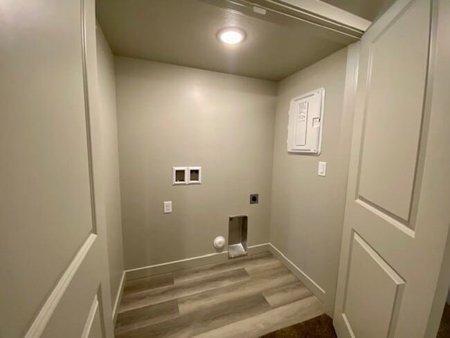 Building Photo - APARTMENT IN GREAT LOCATION FOR RENT!