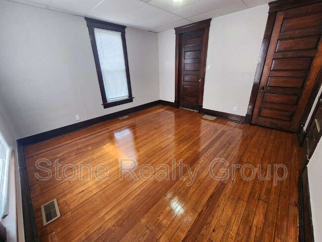 Building Photo - 731 Walnut St