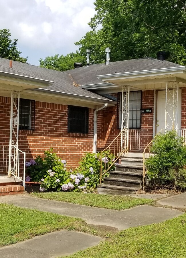 Building Photo - 2nd Ave South Duplex