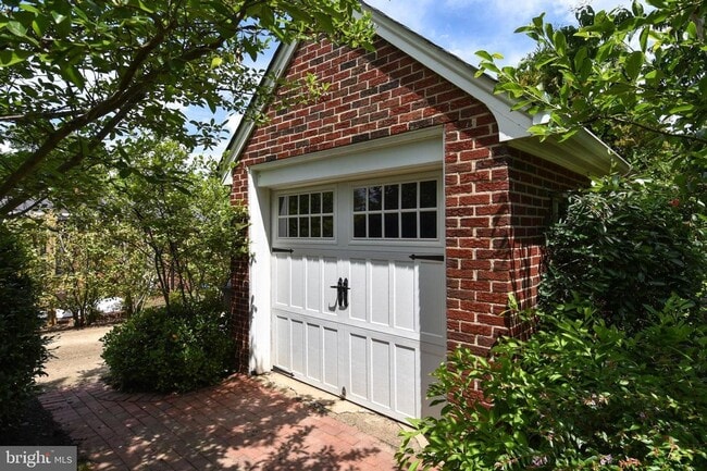 Building Photo - Discover exceptional comfort and timeless style in this beautifully updated single family residen...