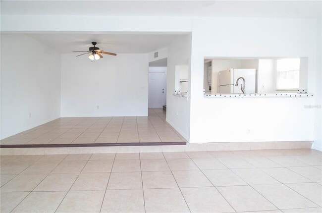 Building Photo - 275 Mango Dr