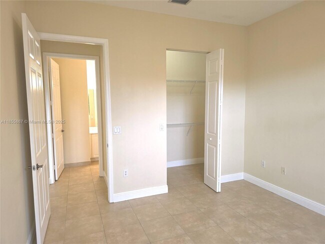 Building Photo - 4706 SW 160th Ave