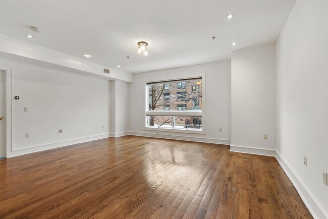 Building Photo - 635 6th St