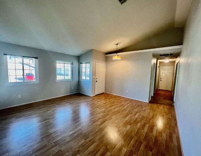 Building Photo - 1180 Camellia Ln