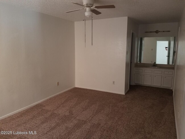 Building Photo - 8601 Memphis Dr