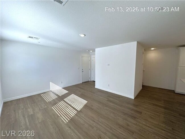 Building Photo - Stylish Gated Northwest Townhome with Open Living & Modern Finishes!