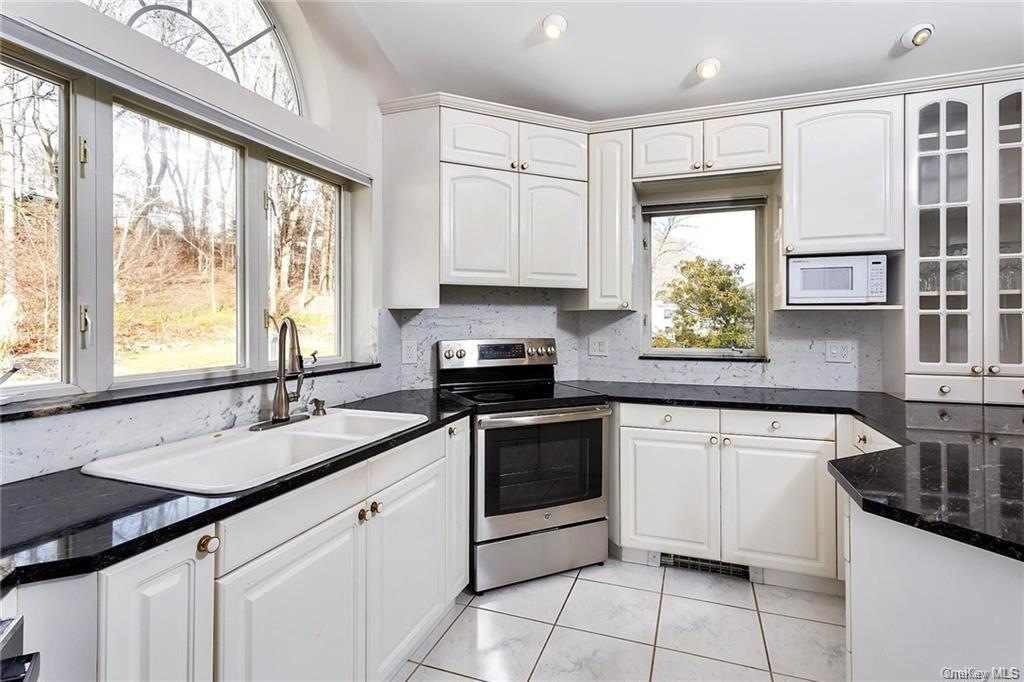 Building Photo - 2185 Sultana Dr